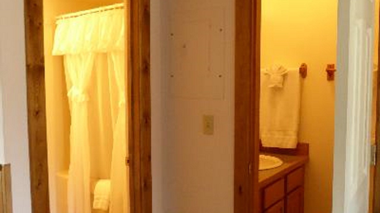 Photo of Bathroom in Gardiner