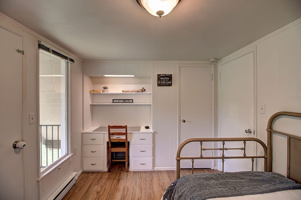 Photo of Bedroom in Woods Bay