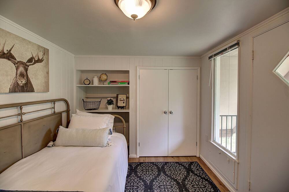 Photo of Bedroom in Woods Bay