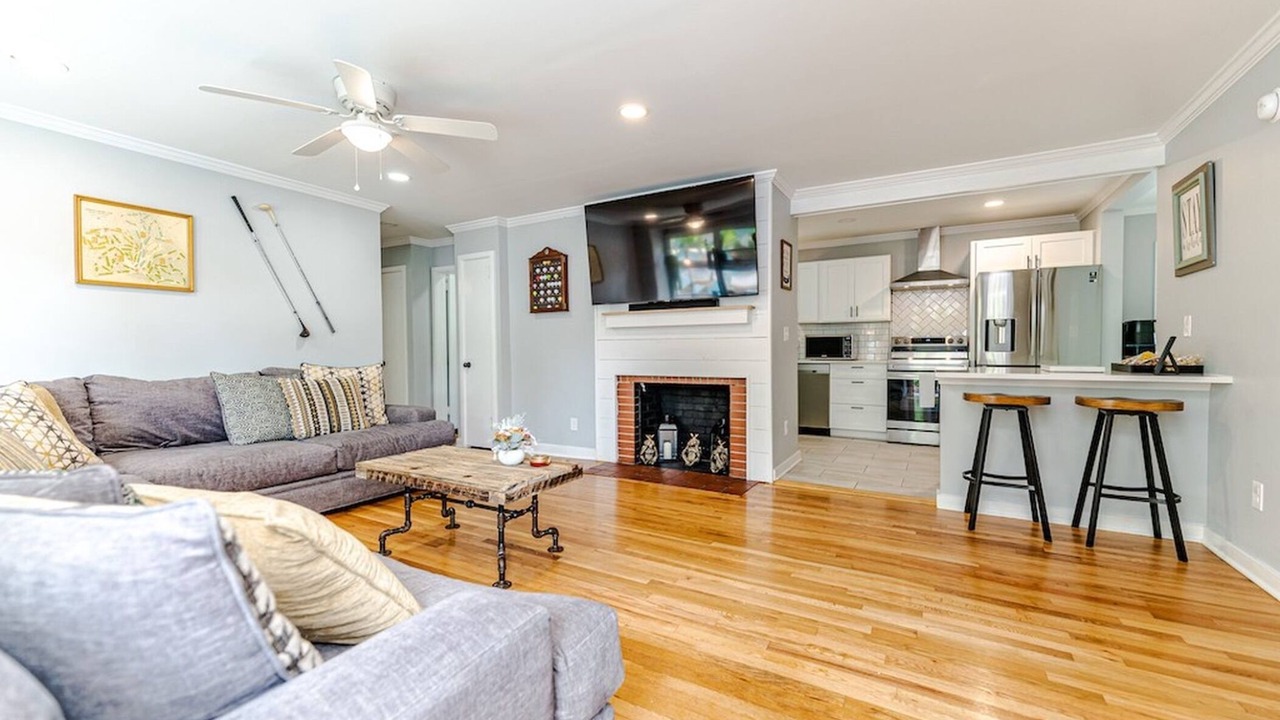 Photo of Livingroom in Downtown