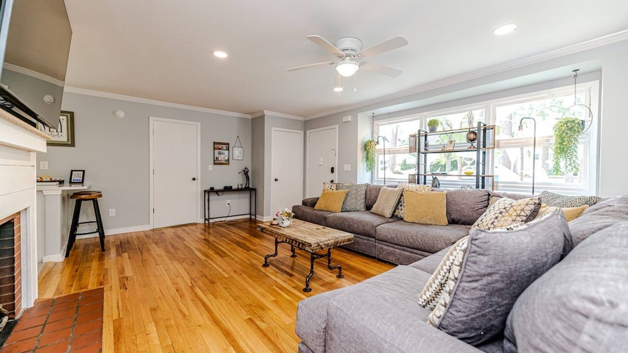 Photo of Livingroom in Downtown