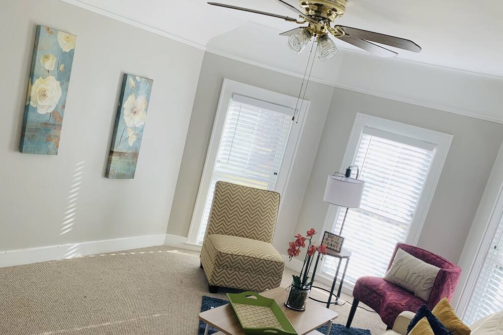 Photo of Livingroom in Wayne