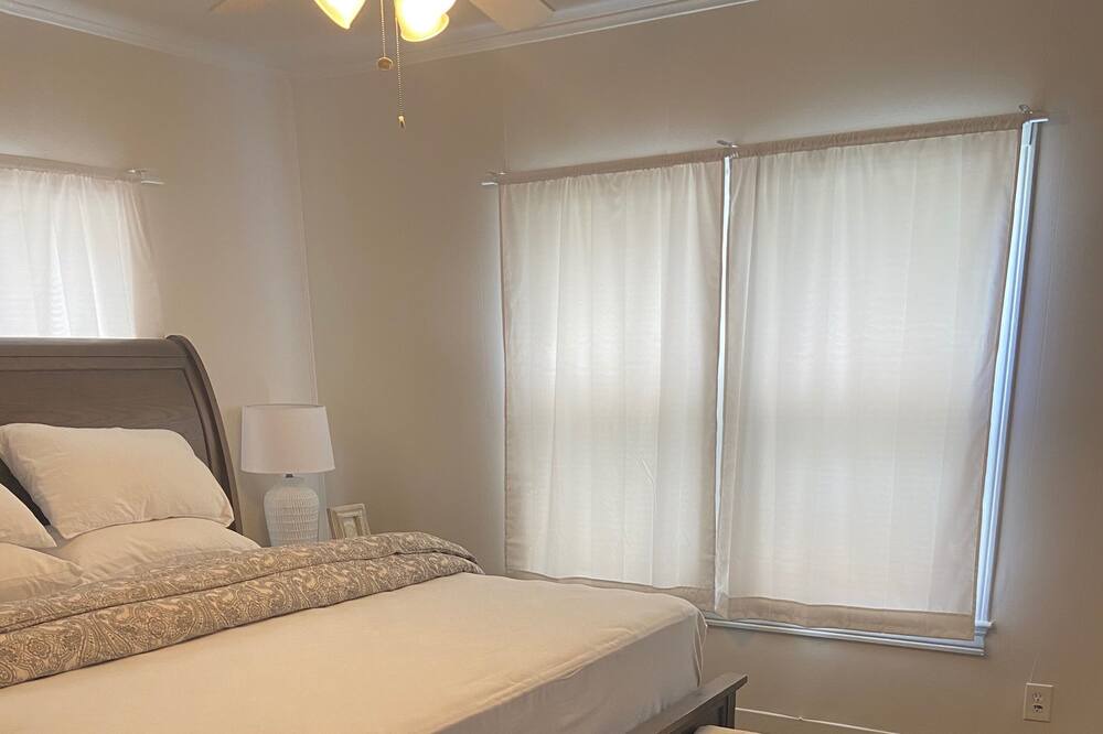 Photo of Bedroom in South Central Houston