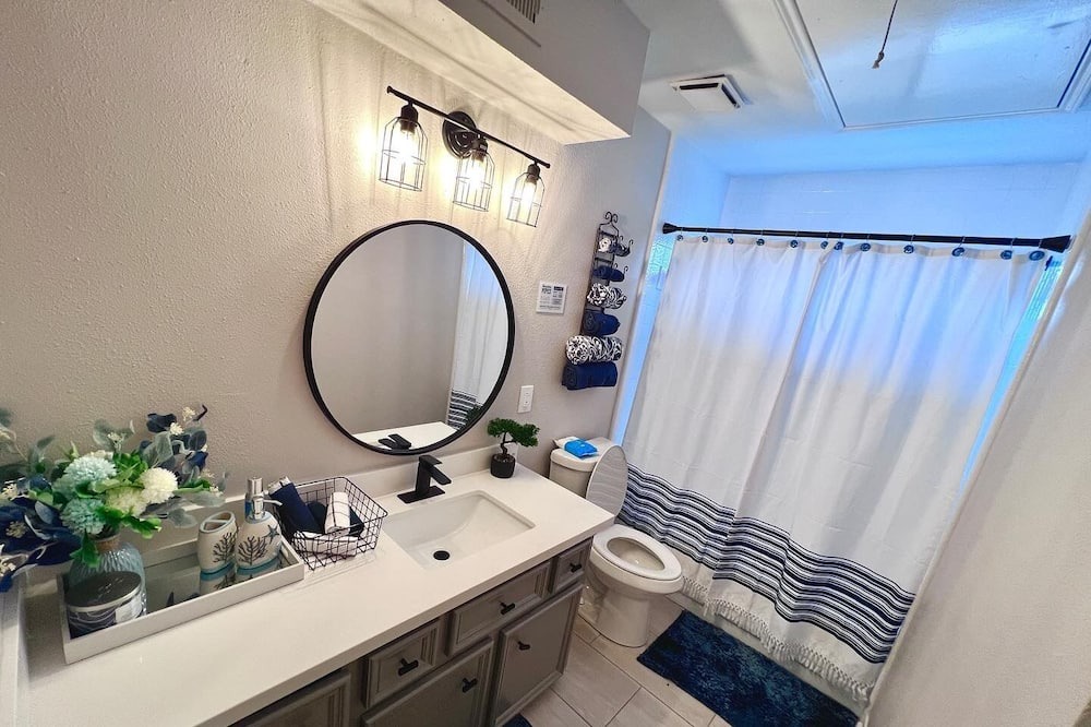 Photo of Bathroom in Pecan Grove