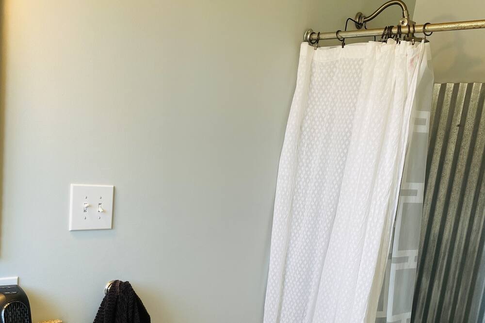 Photo of Bathroom in Dinuba