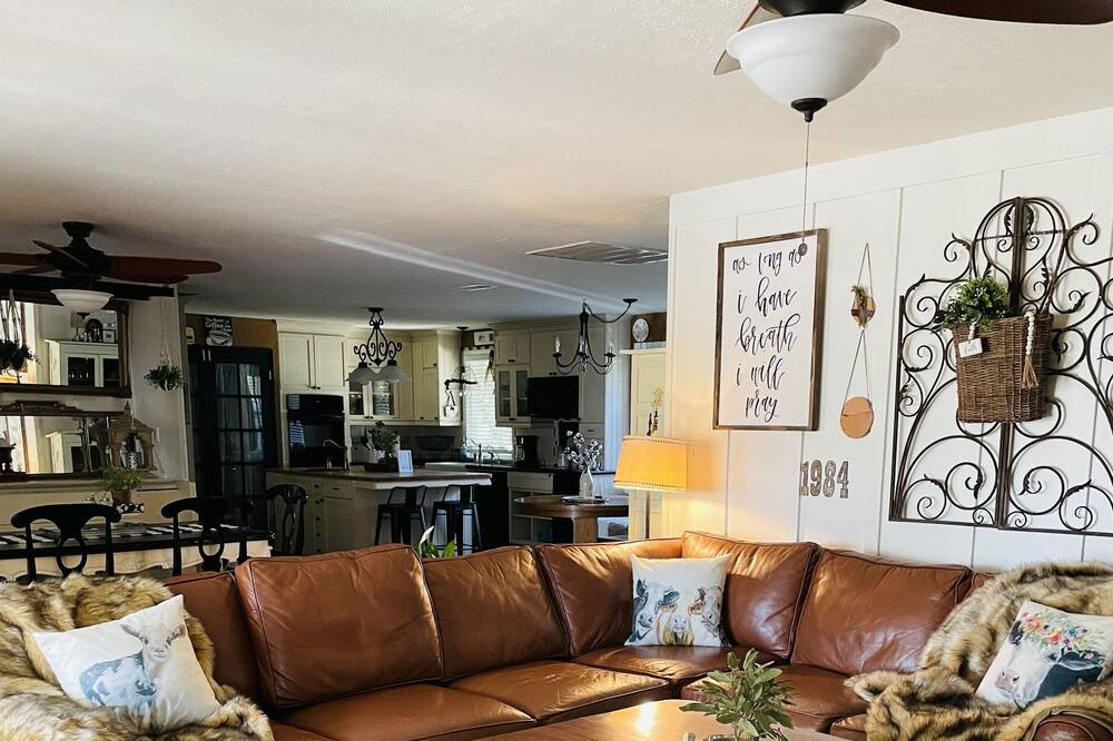 Photo of Livingroom in Dinuba