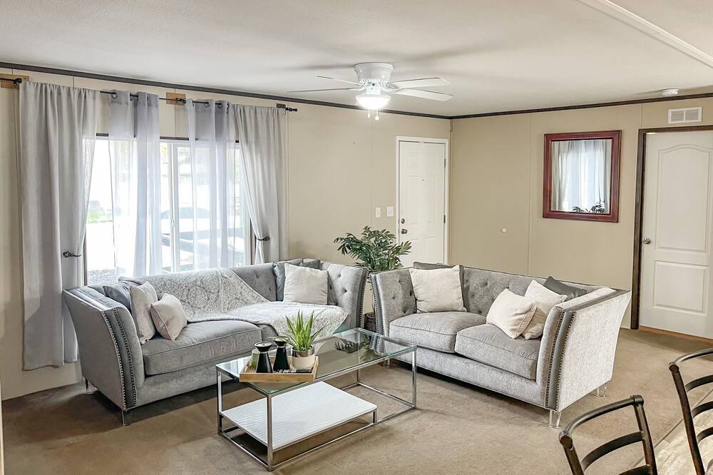 Photo of Livingroom in West Valley