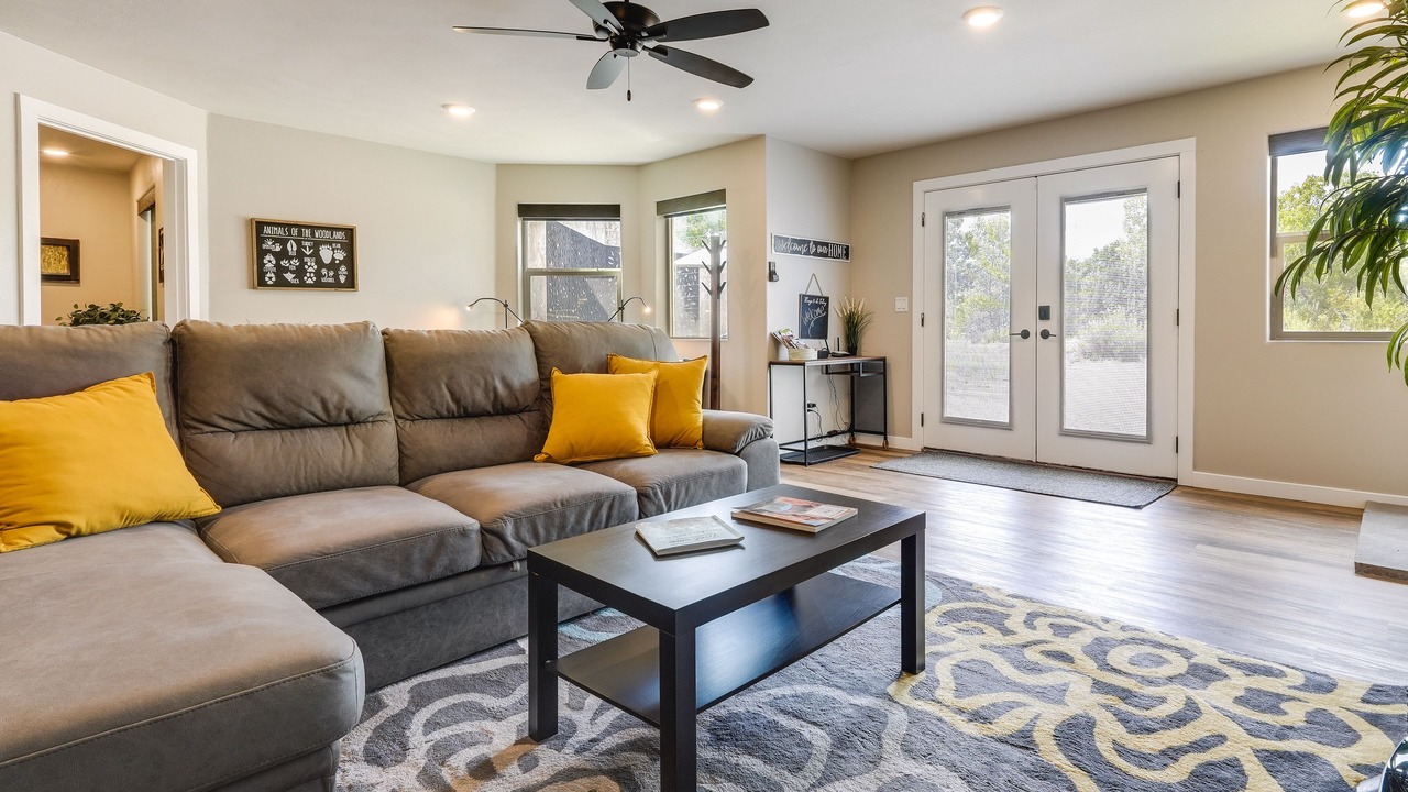 Photo of Livingroom in New Harmony