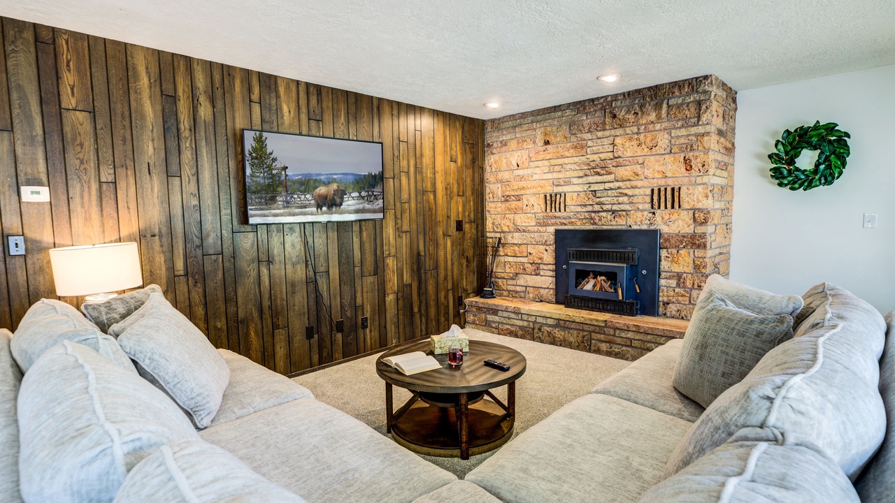 Photo of Livingroom in West Yellowstone