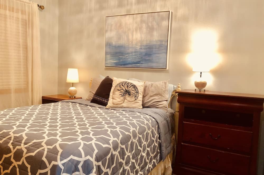 Photo of Bedroom in Depot Bench