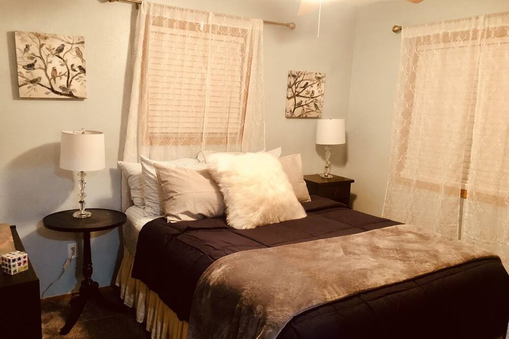 Photo of Bedroom in Depot Bench