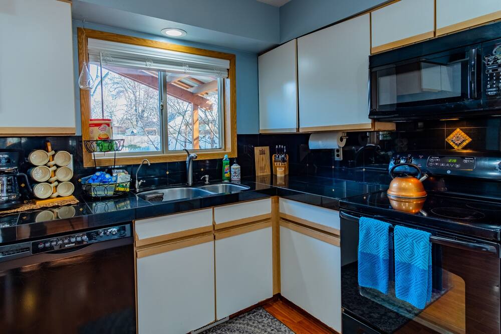 Photo of Kitchen in Depot Bench