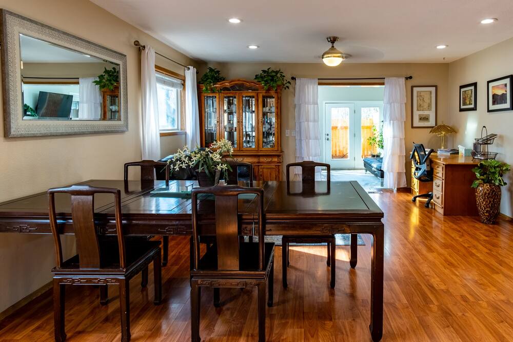 Photo of Kitchen in Depot Bench