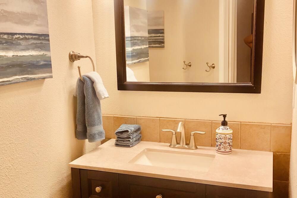 Photo of Bathroom in Depot Bench