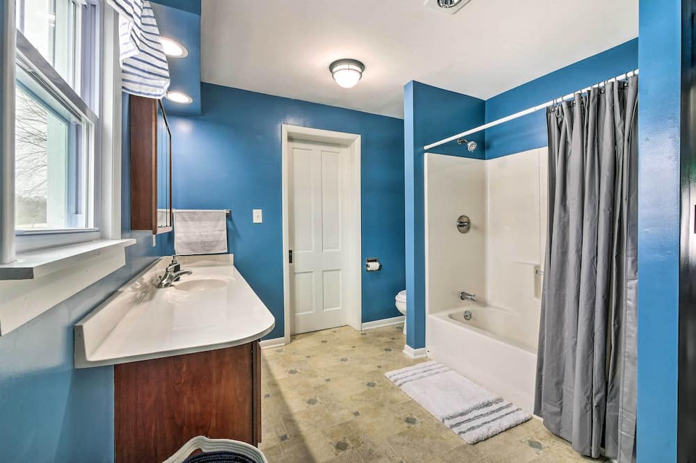 Photo of Bathroom in Ashland