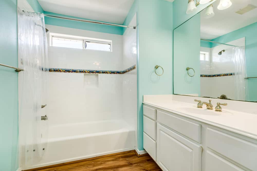 Photo of Bathroom in Miramar