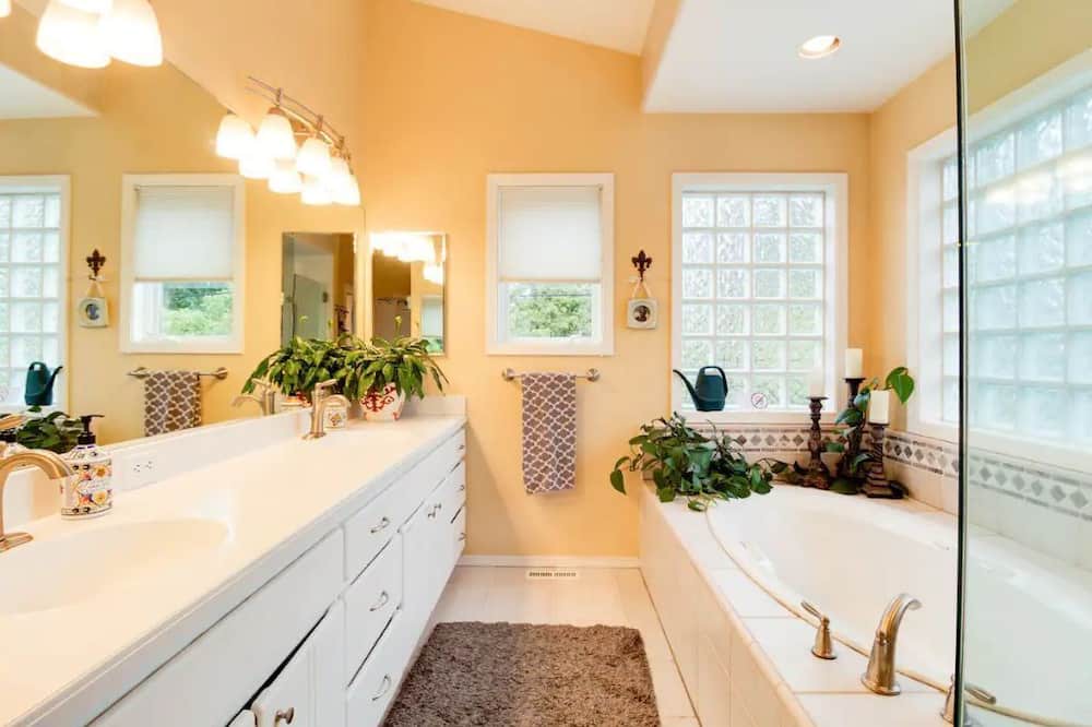 Photo of Bathroom in Orchard District