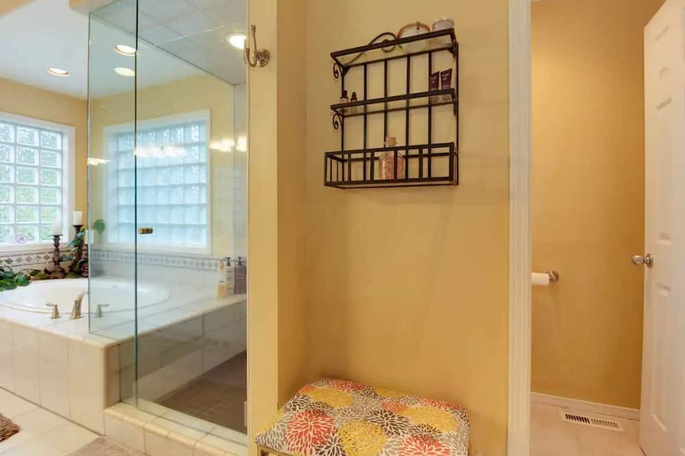 Photo of Bathroom in Orchard District