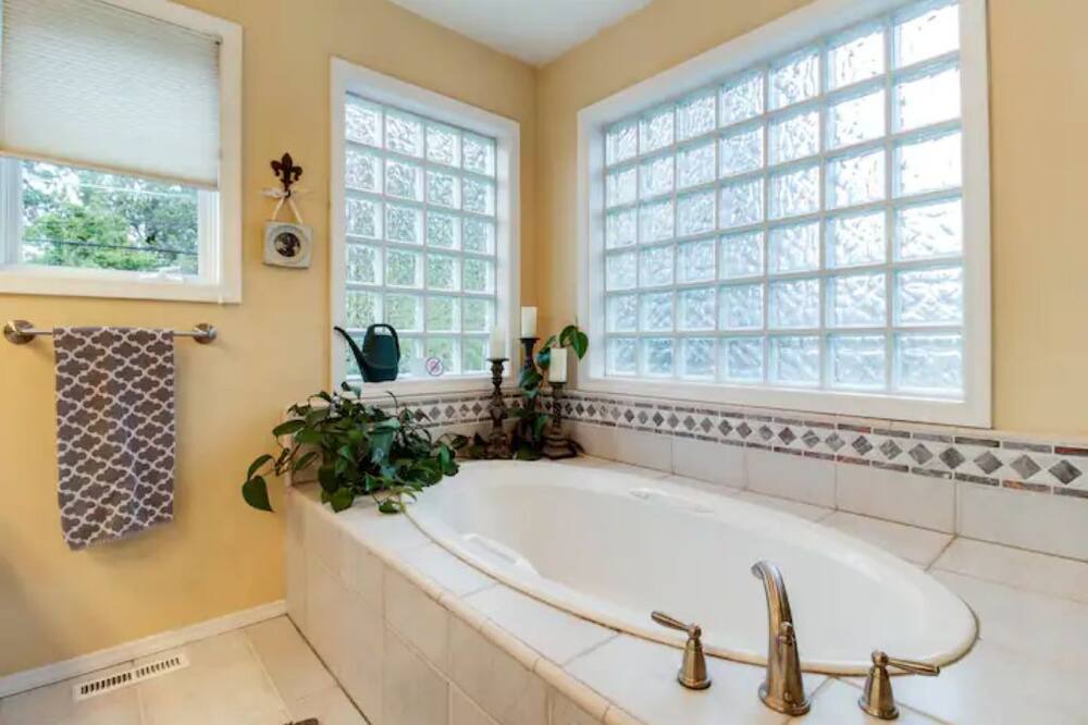 Photo of Bathroom in Orchard District