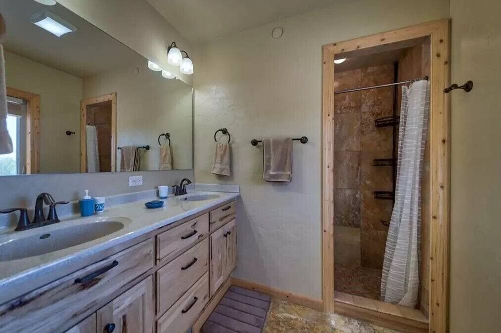 Photo of Bathroom in Clark