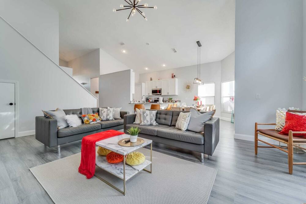 Photo of Livingroom in Lake Davenport Estates