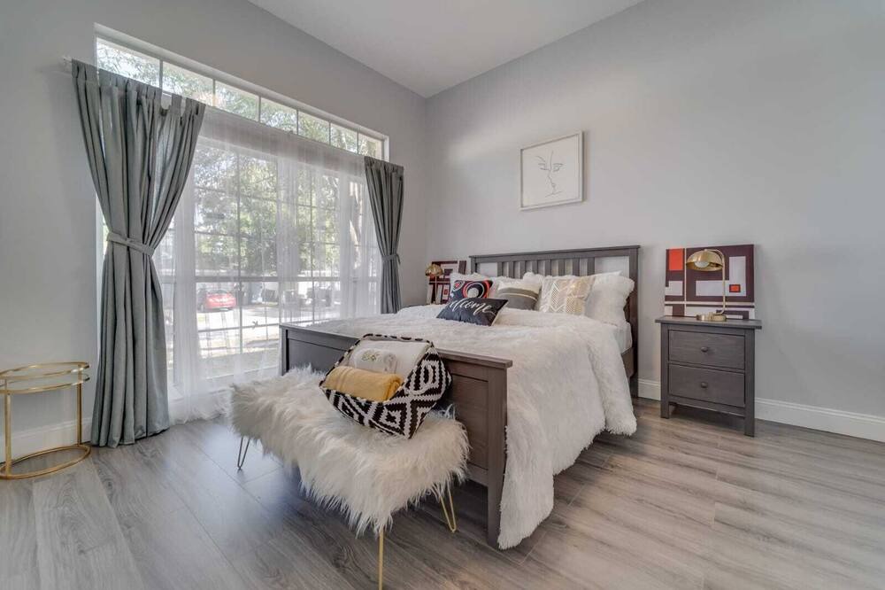 Photo of Bedroom in Lake Davenport Estates