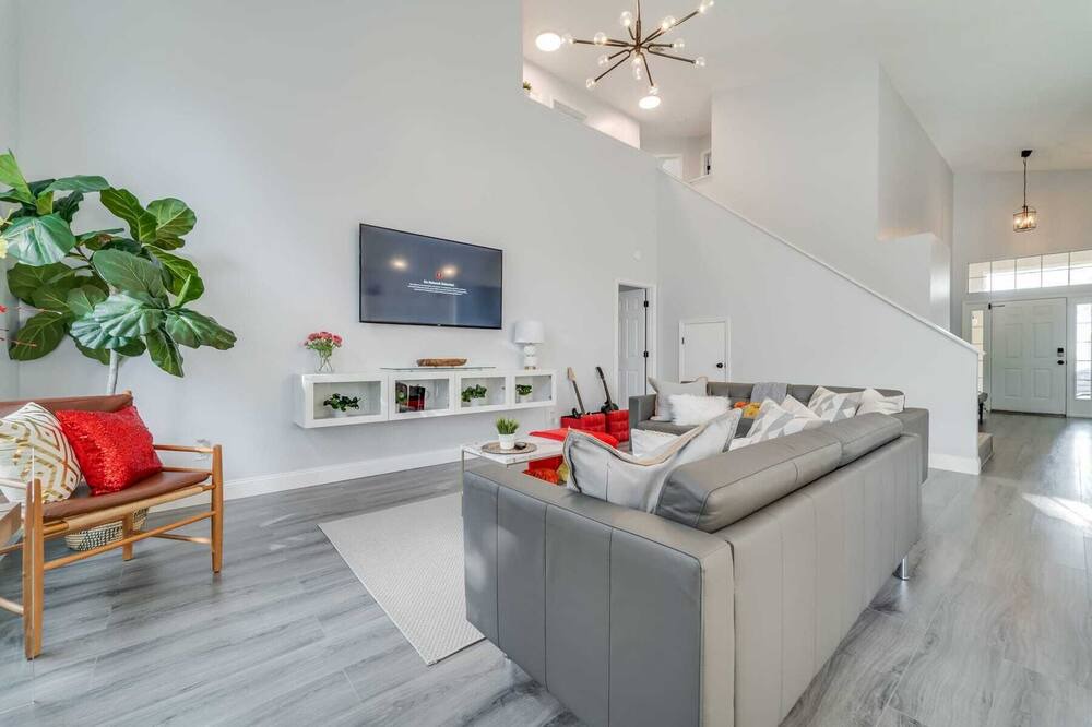 Photo of Livingroom in Lake Davenport Estates