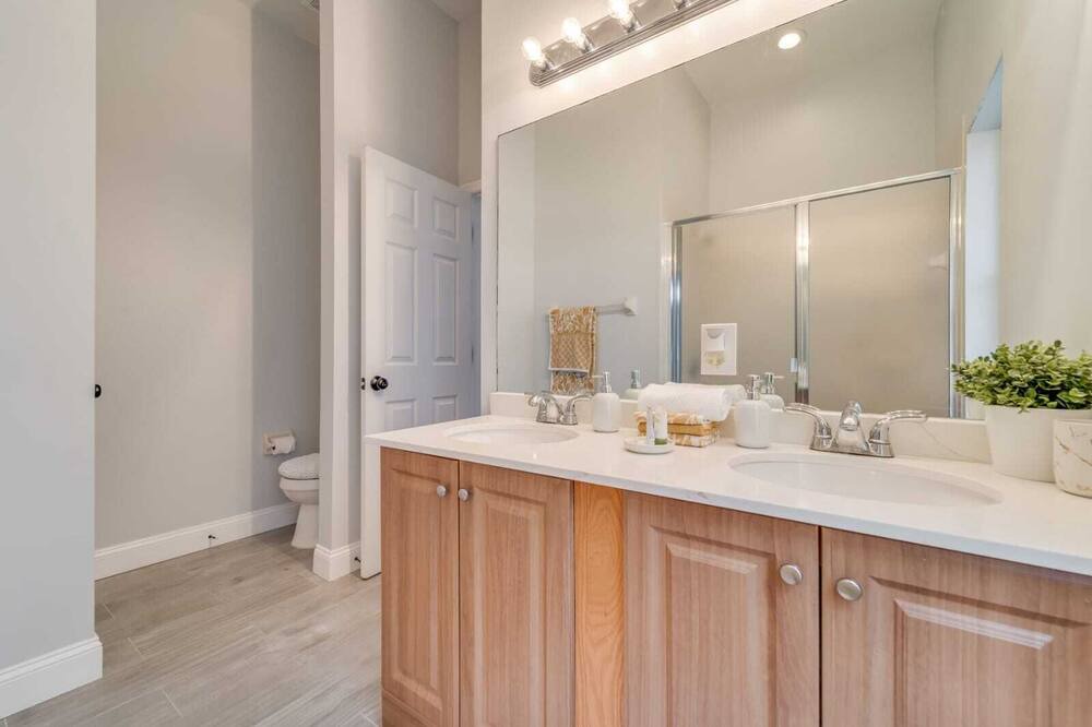 Photo of Bathroom in Lake Davenport Estates