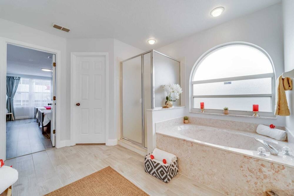 Photo of Bedroom in Lake Davenport Estates