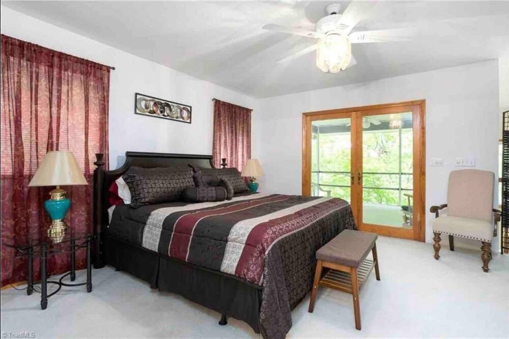 Photo of Bedroom in Southmont