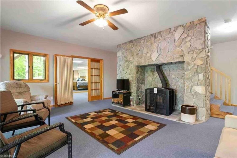 Photo of Livingroom in Southmont