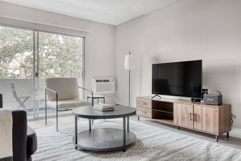 Photo of Livingroom in Rampart Village