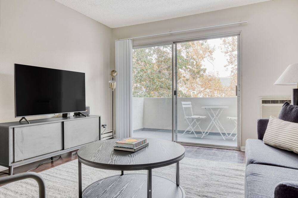 Photo of Livingroom in Rampart Village