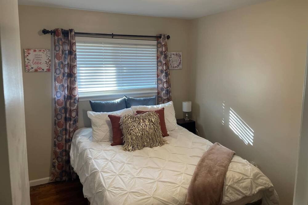 Photo of Bedroom in Eastpointe