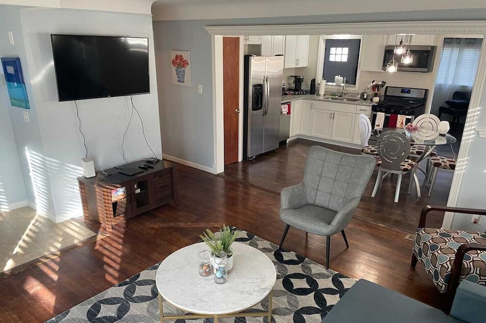 Photo of Livingroom in Eastpointe