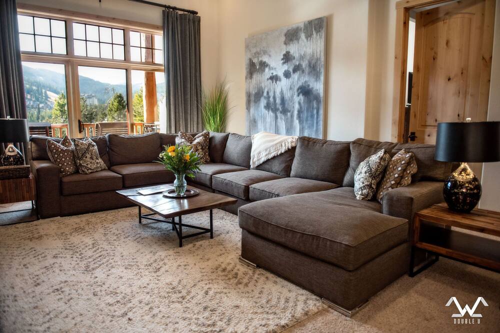Photo of Livingroom in Big Sky