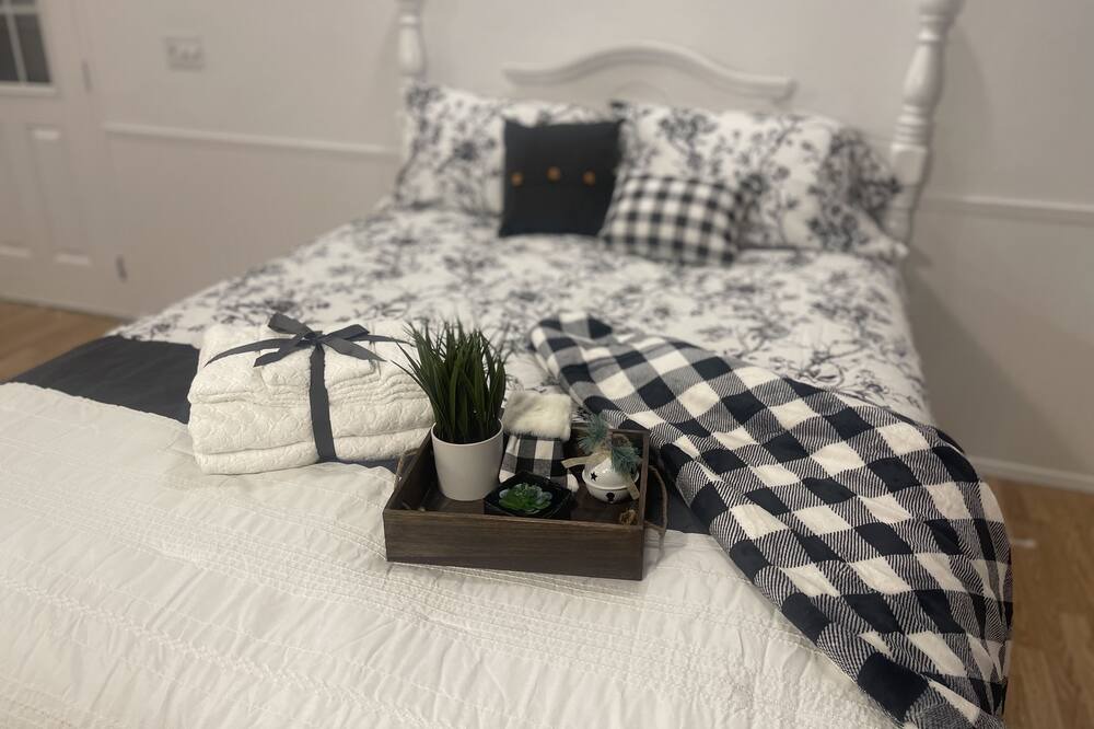 Photo of Bedroom in Colbert