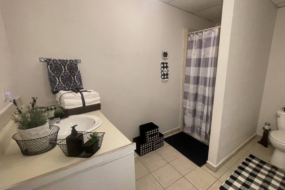 Photo of Bathroom in Colbert
