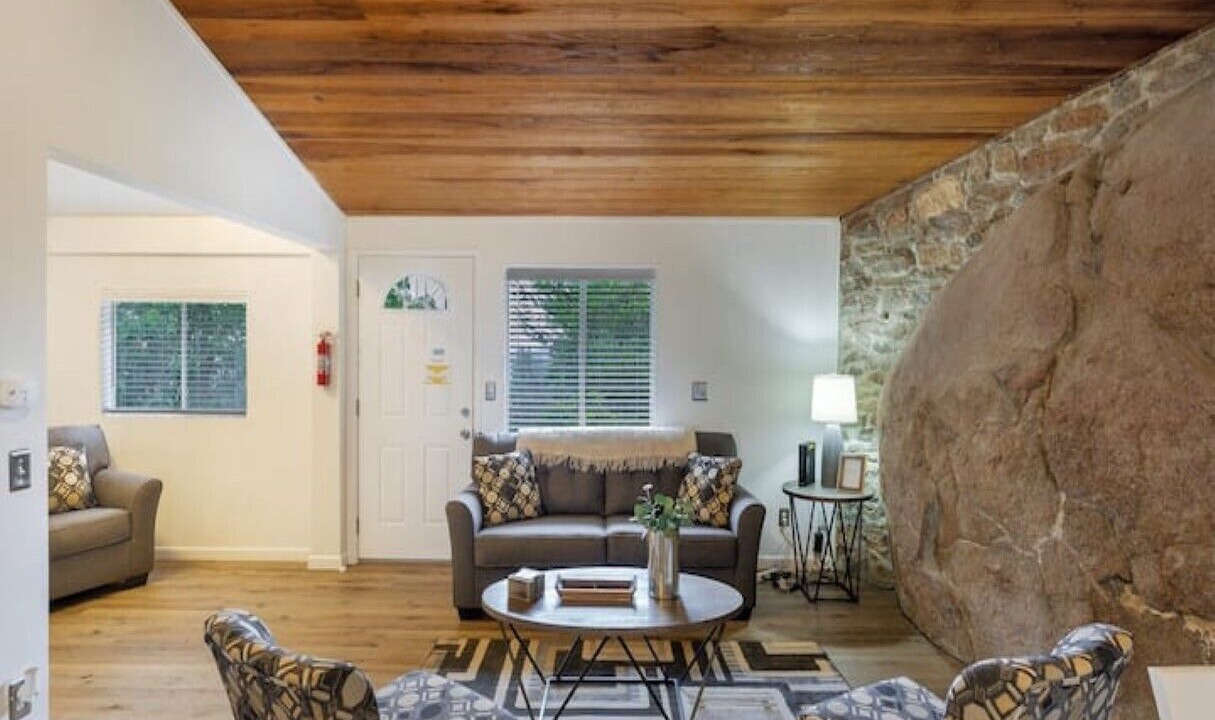 Photo of Livingroom in North Ridge