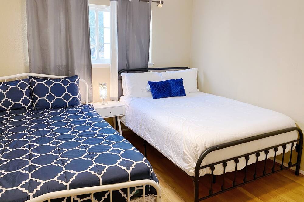 Photo of Bedroom in Nassau Bay