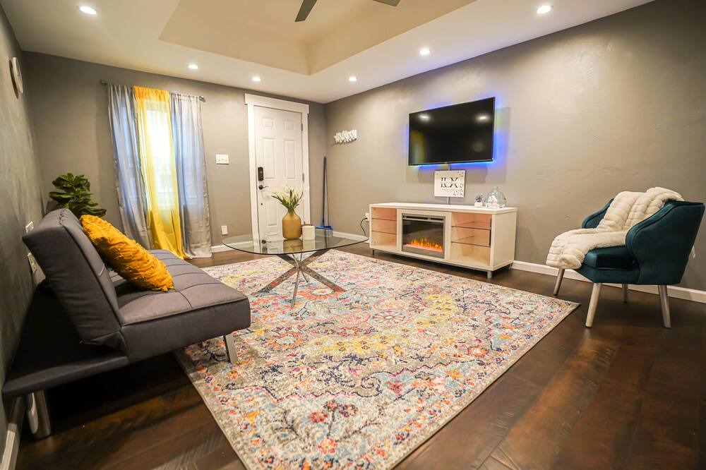 Photo of Livingroom in South Side Flats