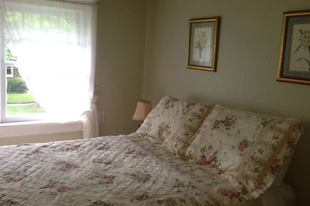 Photo of Bedroom in Garden District