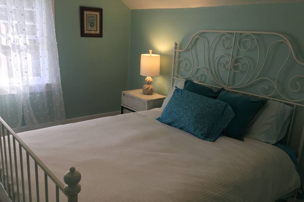 Photo of Bedroom in Garden District