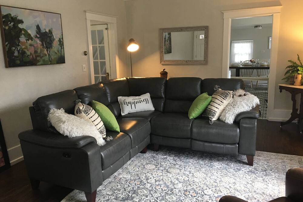 Photo of Livingroom in Garden District