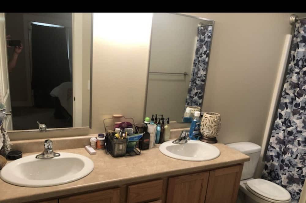 Photo of Bedroom in Glendive