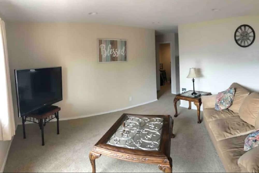 Photo of Livingroom in Bayview