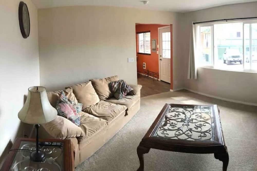 Photo of Livingroom in Bayview
