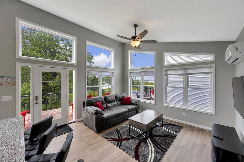 Photo of Livingroom in Lakeview