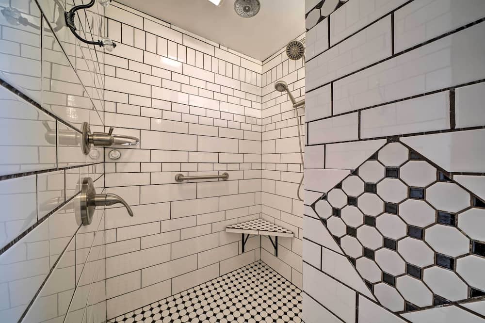 Photo of Bathroom in North Lima