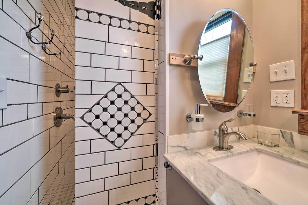 Photo of Bathroom in North Lima